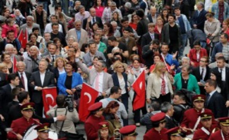 23 Nisan coşkusu Karşıyaka'yı sardı